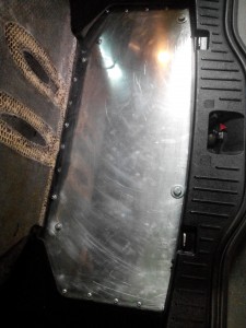 Przerobienie podłogi montaż zbiornika pod samochodem