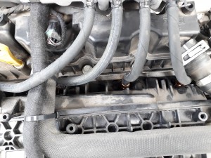 Zdjęcie poglądowe zamontowanych wężyków gazowych w kolektorze ssącym